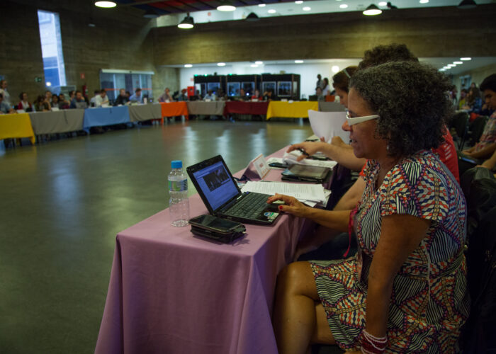 Participant on a laptop at the 14th Conectas Human Rights Colloquium