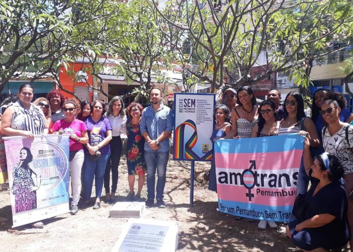 AmoTrans event participants holding banners in Brazil